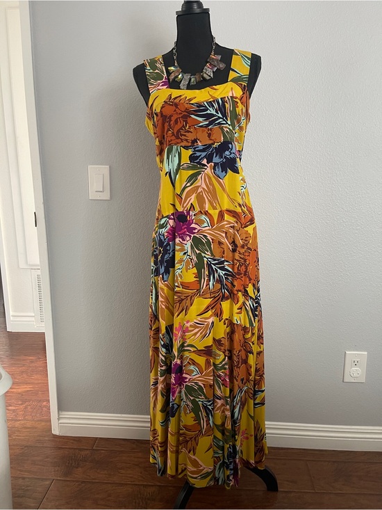 Vince Camuto Dresses & Skirts - Vince Camuto Yellow Tropical Floral Maxi Dress